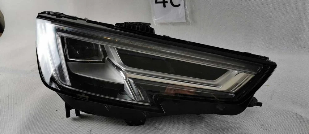 AUDI A4 B9 FULL LED Права/ліва фара