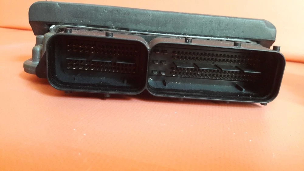Блок управления двигателем Мозги 04L906021 8R1907115 8R0907559  Audi Q