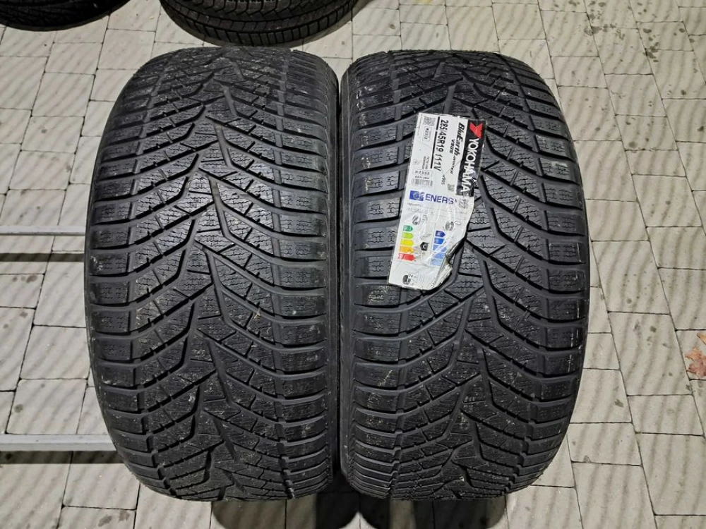 Резина зима НОВА Yokohama 285/45 R19 BluEarth Winter V905