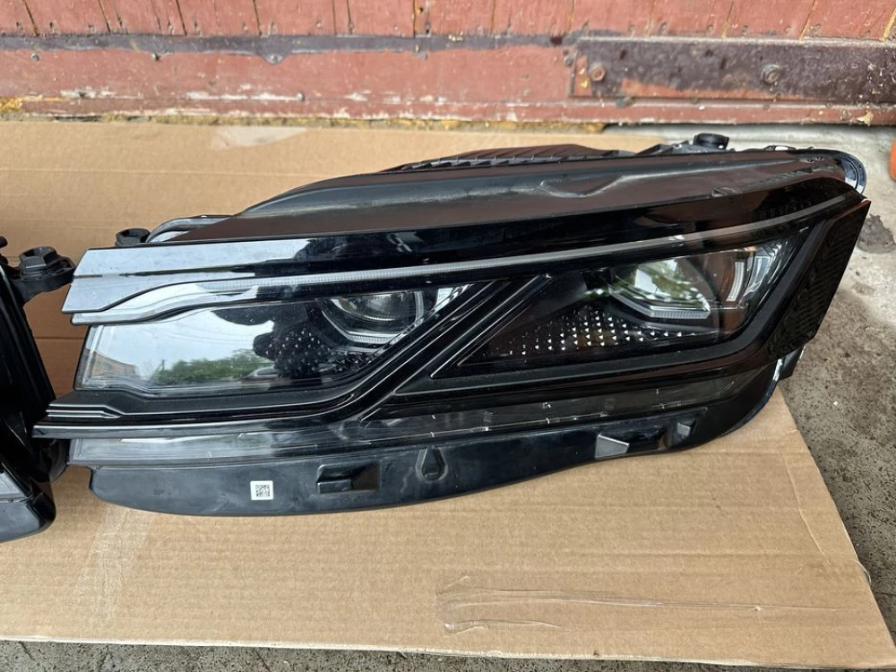 Фара Touareg 3 CR R-line 761941081A. 761941082A