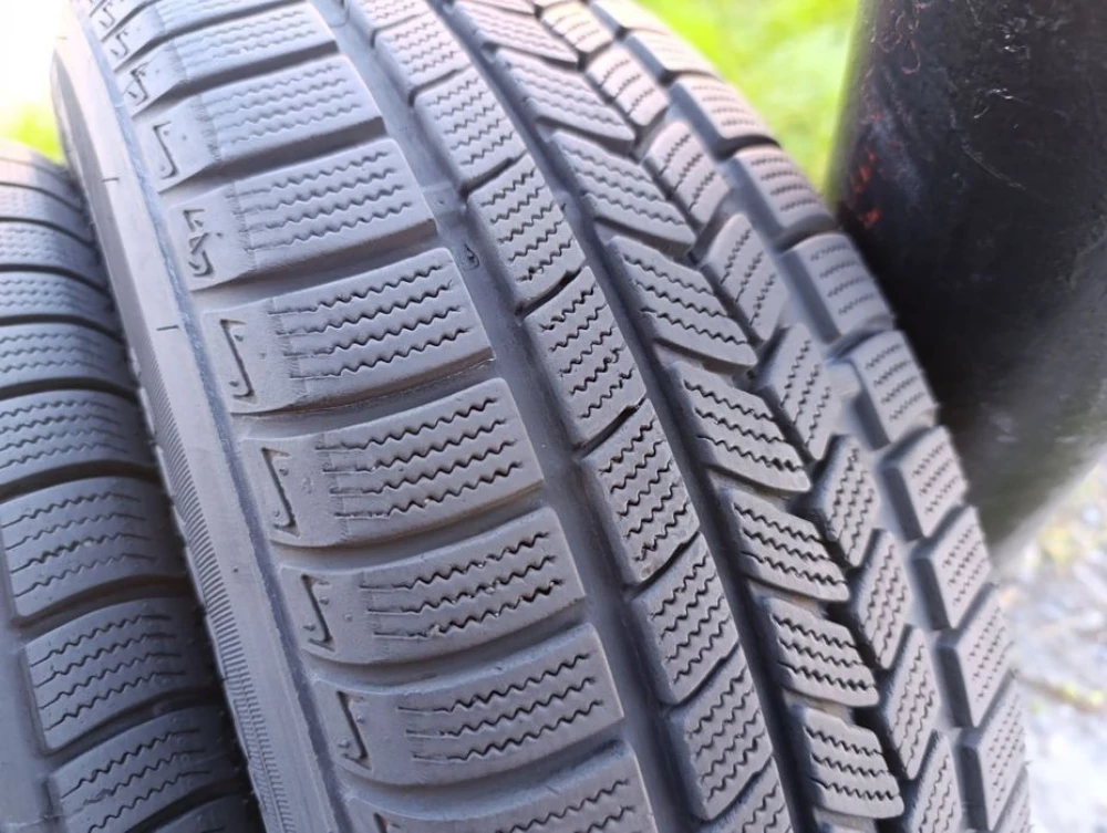 Майже нові зимові шини Roadstone 185/60 R15 резина Р15