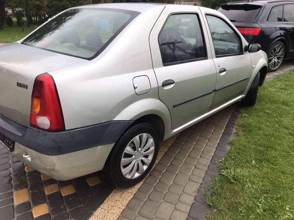 Дверка,дверь розбірка вживані запчастини Дачія Логан Dacia Logan