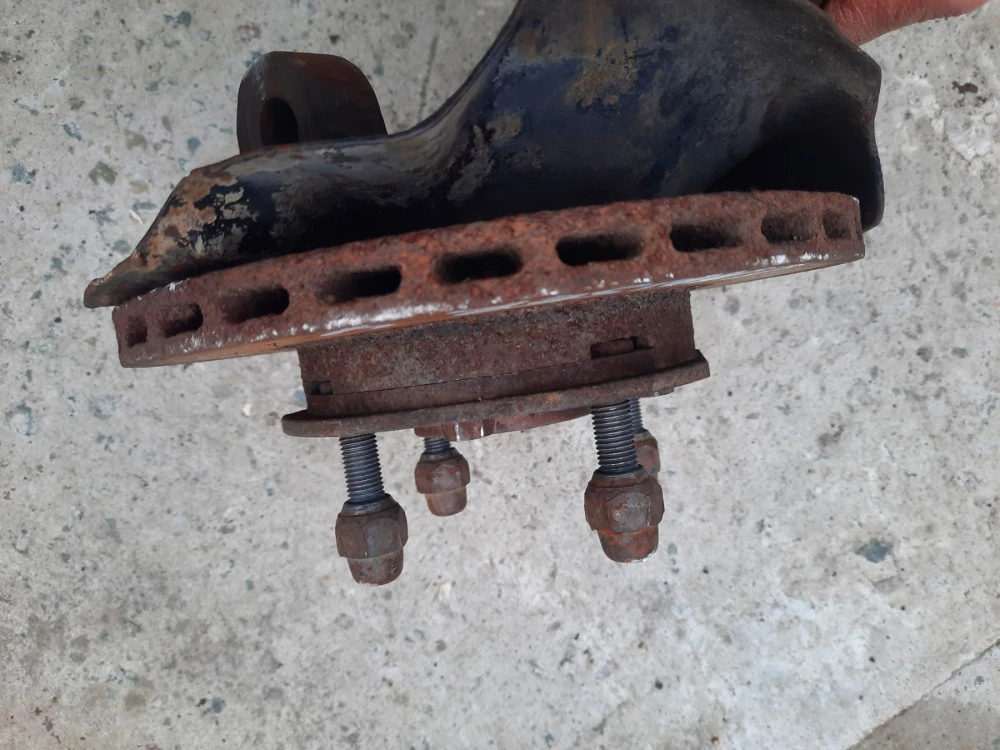 MB518707 Поворотный кулак правый Mitsubishi Lancer IV Разборка