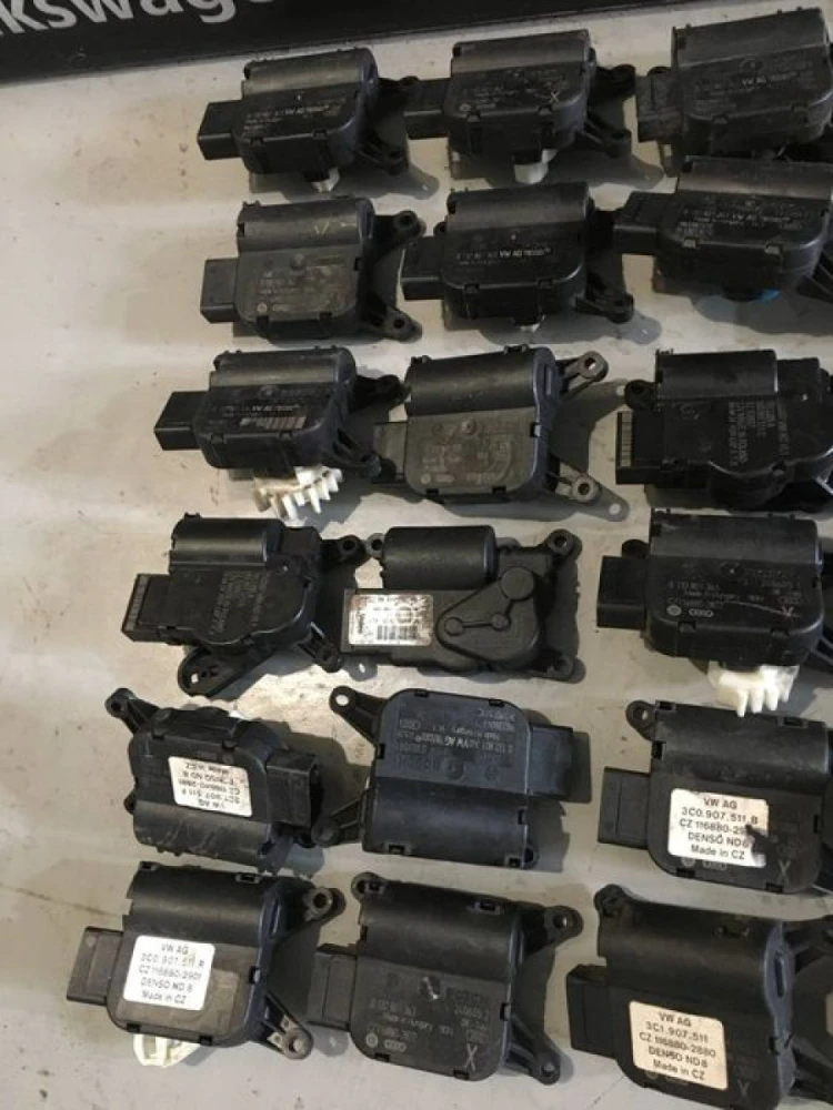 Моторчик привод заслонка пічки Пассат б6 б7 сс туран гольф 5 6 тігуан