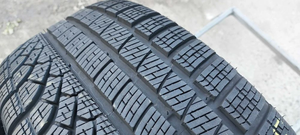 Резина зима 99% протектор Pirelli 245/40 R19 P Zero Winter * RFT DOT21