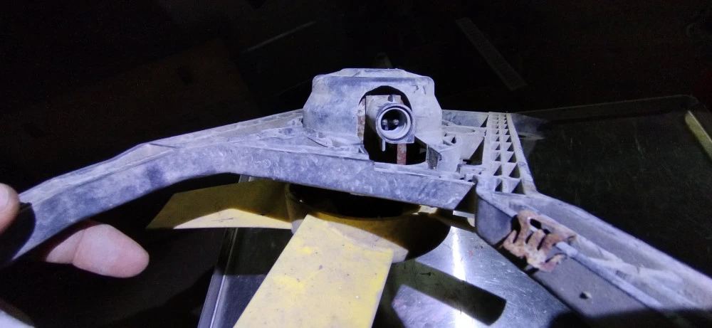 Вентилятор радиатора охолодження FORD FIESTA MK6 8240364