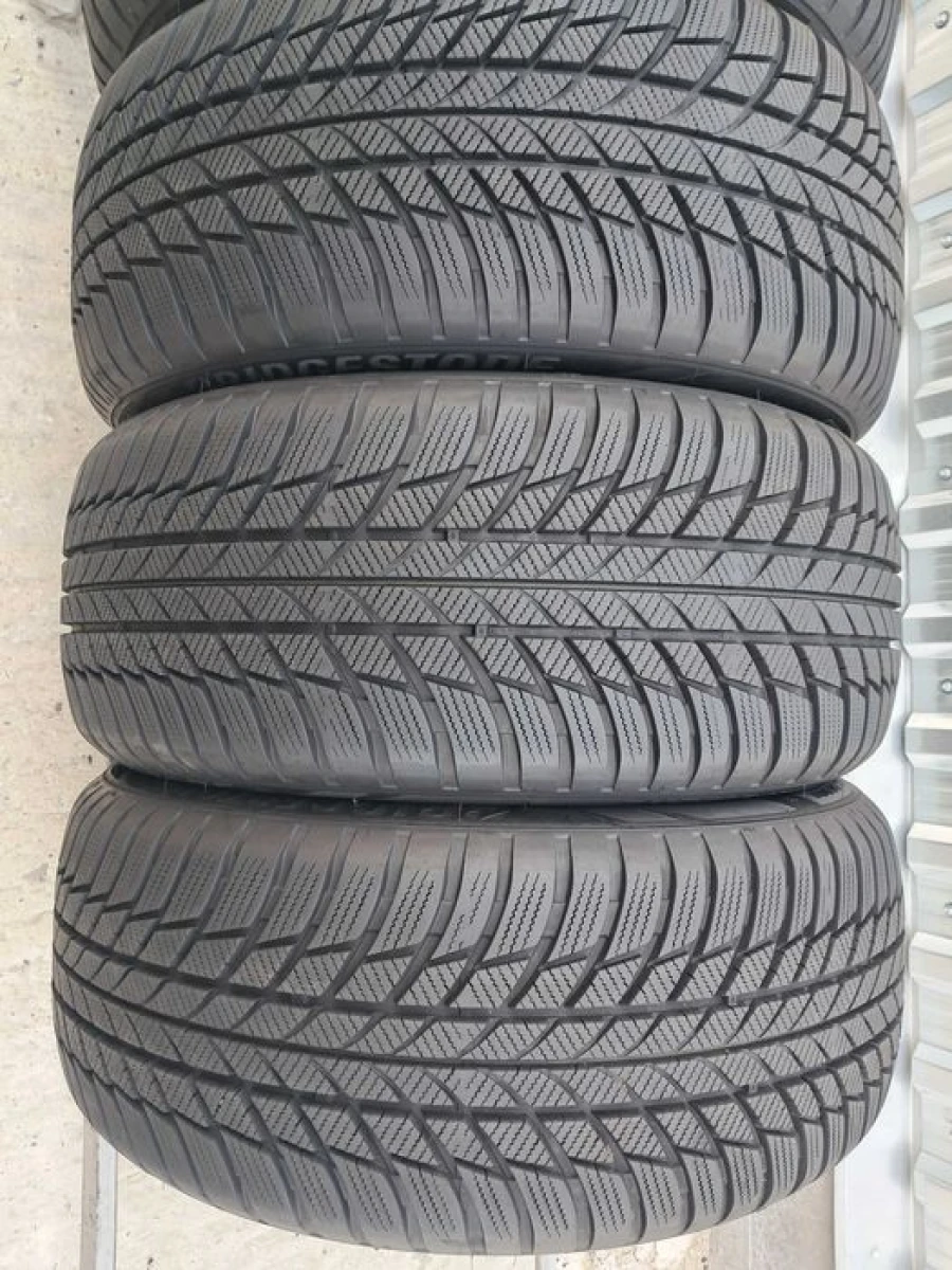 Резина зима 90% протектор Bridgestone 225/50 R17 Blizzak LM001* RFT