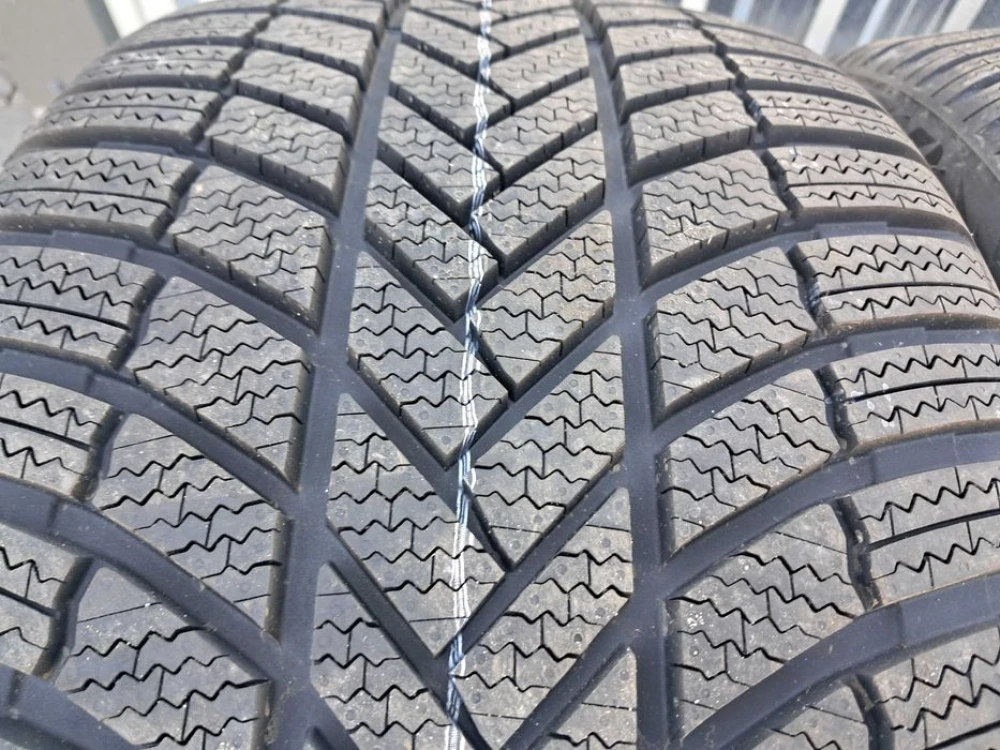 Резина зима НОВА Bridgestone 265/40 R21 Blizzak LM005 105V XL 2022р.