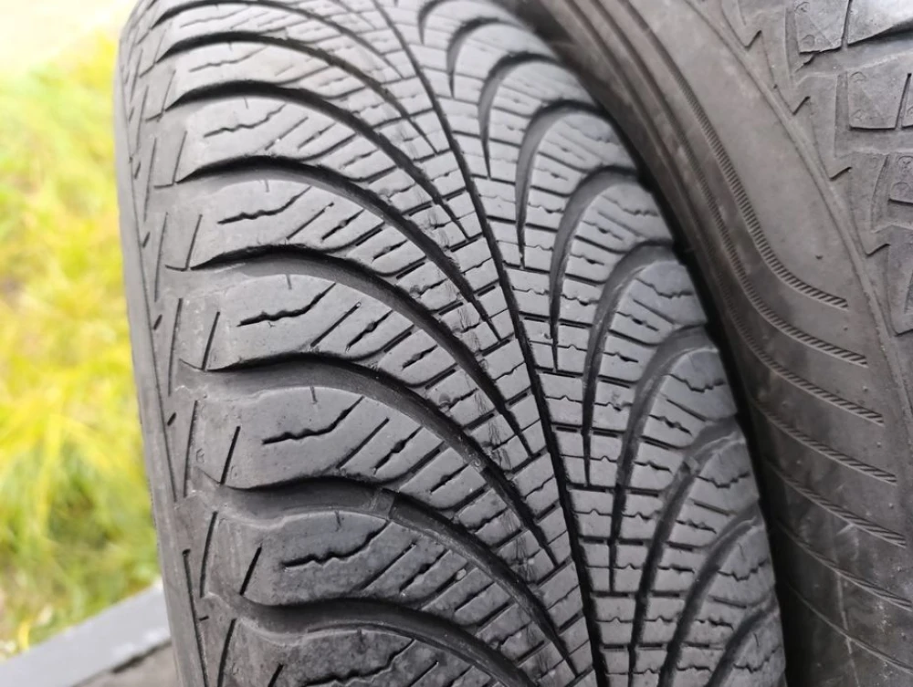 Всесезонні шини Goodyear 175/80 R14 резина Р14