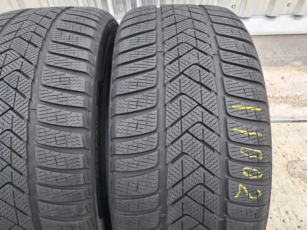 Резина зима 80% протектор Pirelli 275/40 R18 Sottozero 3 RFT