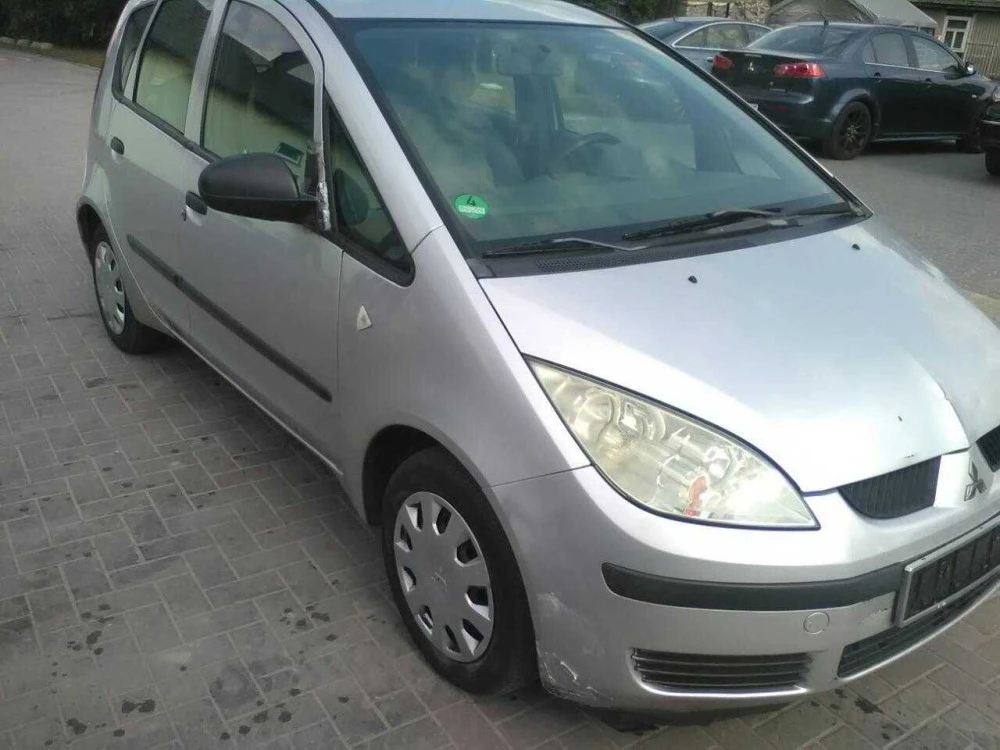 mitsubishi Colt 2004-2007pp кузовщина,вживані автозапчастини