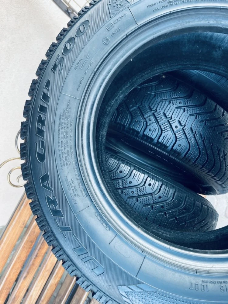 Шини резина 215/70 R16 зимові Good Year