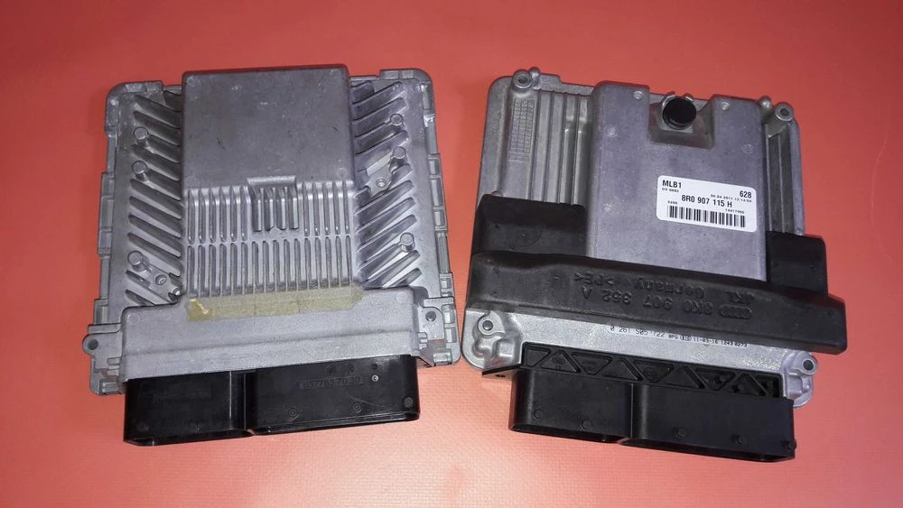 Блок управления двигателем Мозги 04L906021 8R1907115 8R0907559  Audi Q