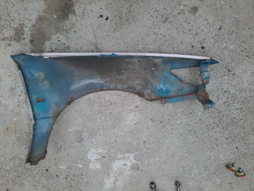 MB549985 крыло переднее левое Mitsubishi Lancer IV