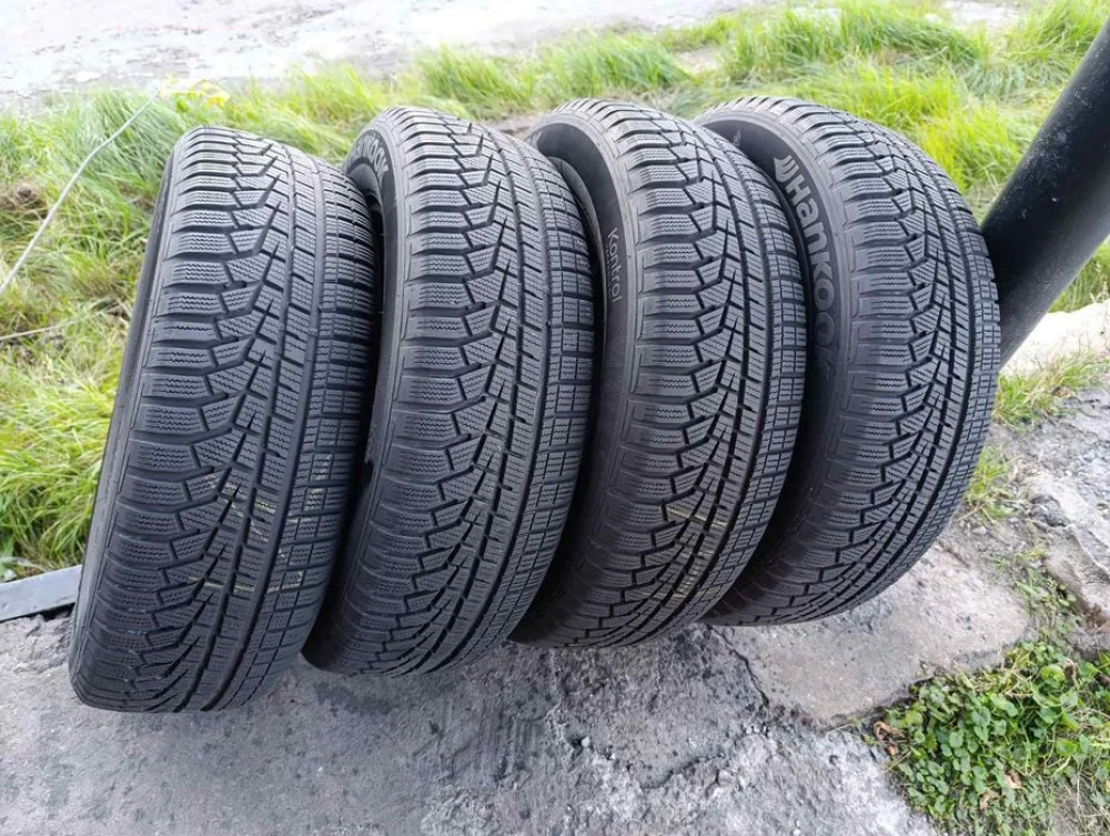 Майже нові зимові шини Hankook 215/65 R17
