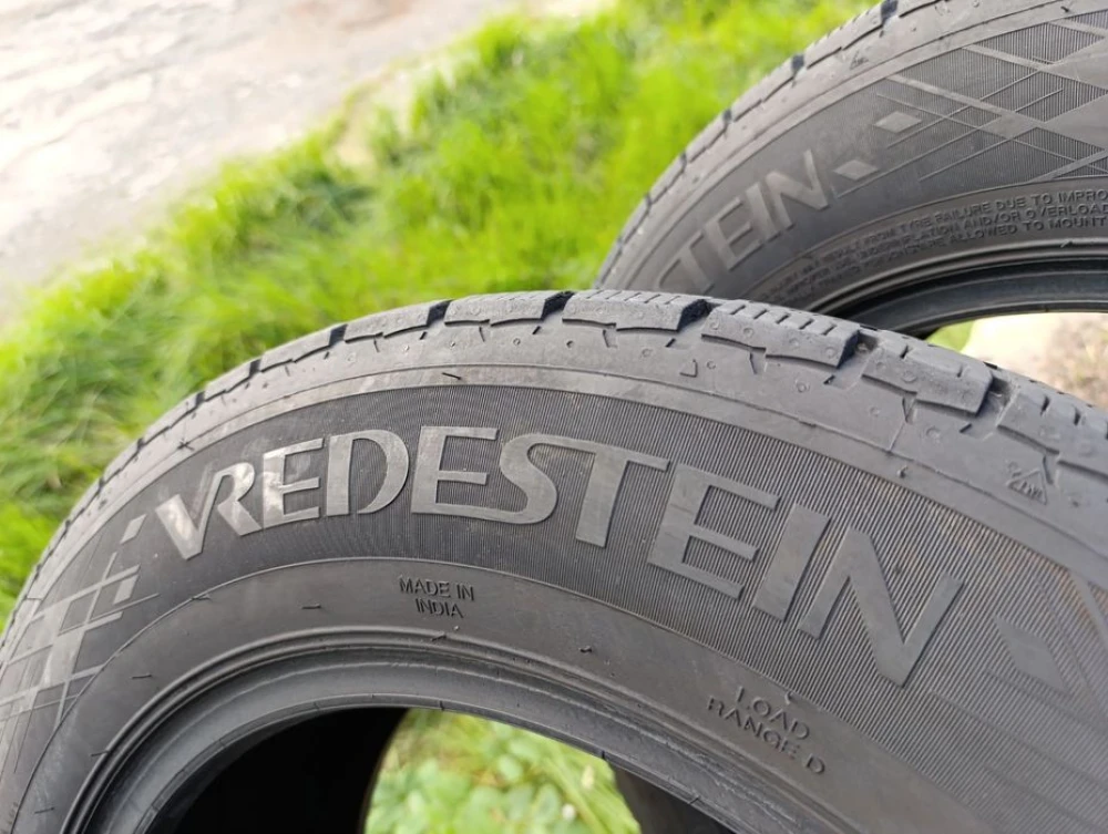 Зимові шини Vredestein 215/65 R16C резина цешка Р16 С