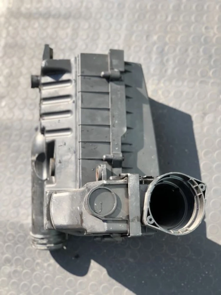Корпус воздушного фильтрa passat b6 golf 5 skoda a5 caddy touran