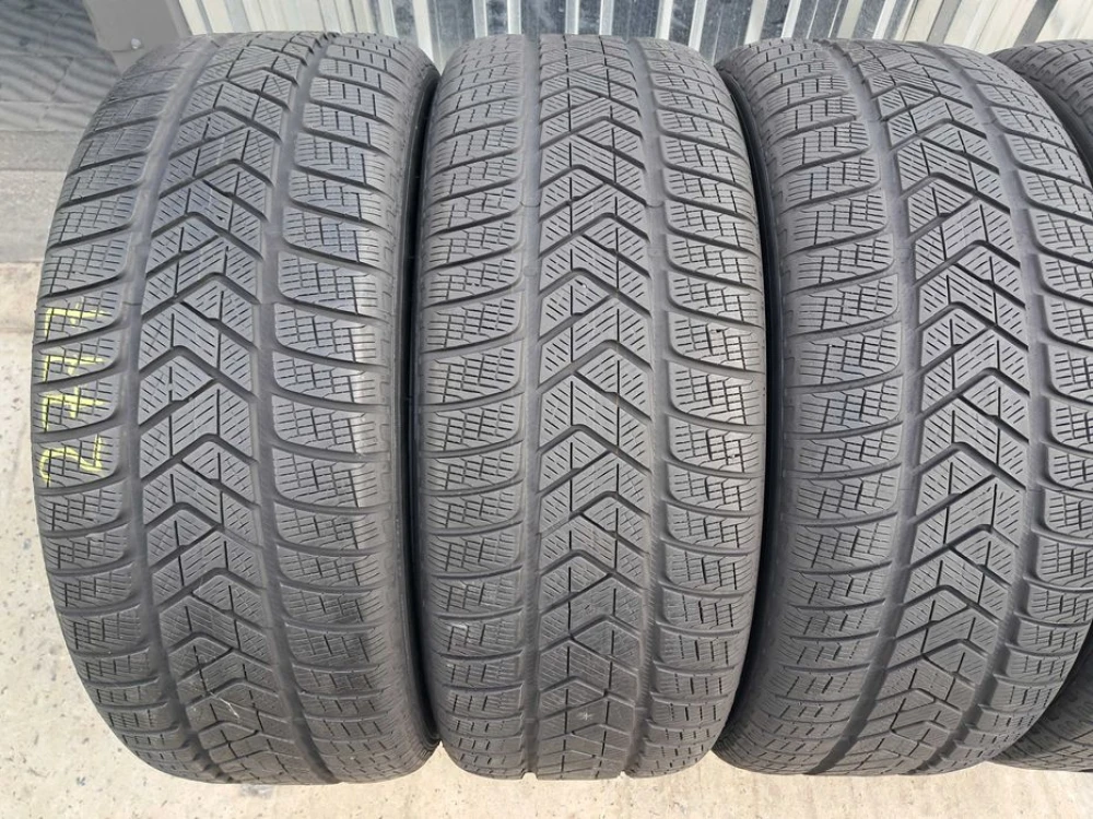Резина зима 90% протектор Pirelli 255/60 R18 Scorpion Winter