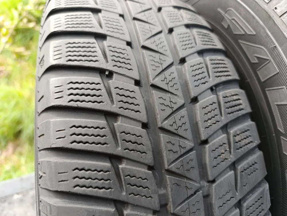 Зимові шини Falken 215/70 R16 резина Р16