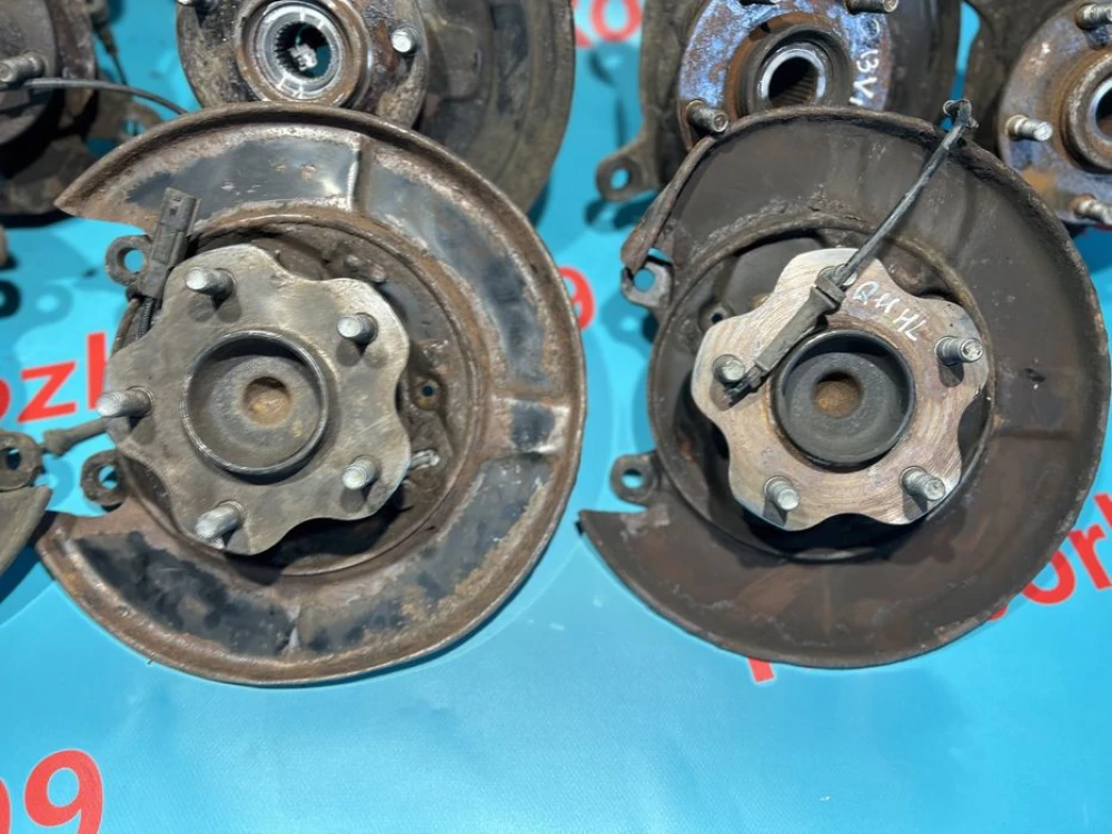 Поворотний кулак цапфа Nissan Qashqai j10 ступиця Ніссан Кашкай