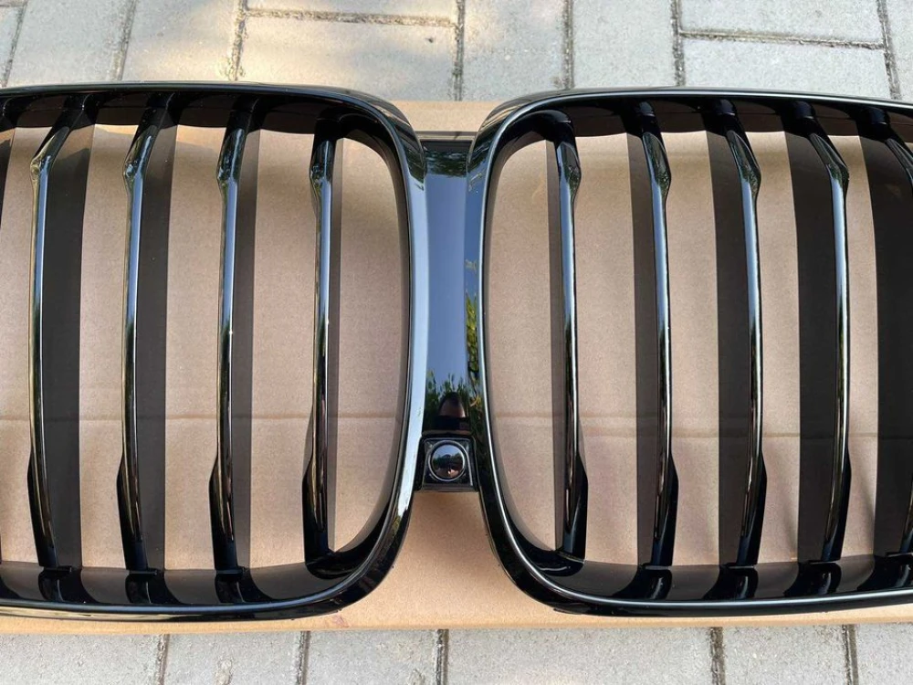 Решетки радиатора BMW X5 G05 ноздри тюнинг shadow line
