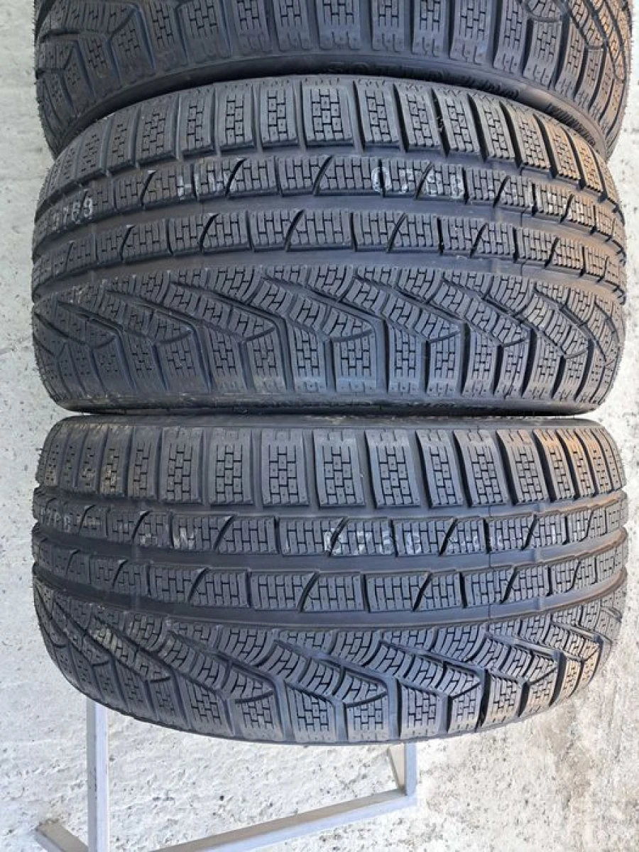 Резина зима НОВА Pirelli 235/40 R18 sottozero winter 240 serie II