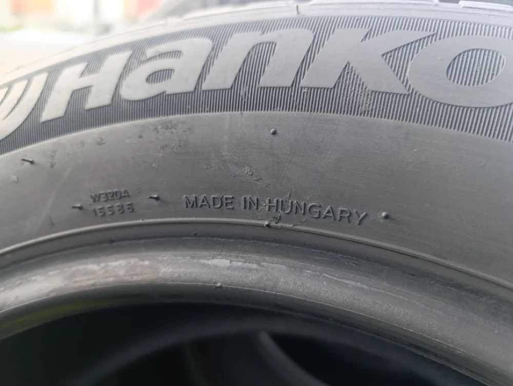 Майже нові зимові шини Hankook 215/65 R17