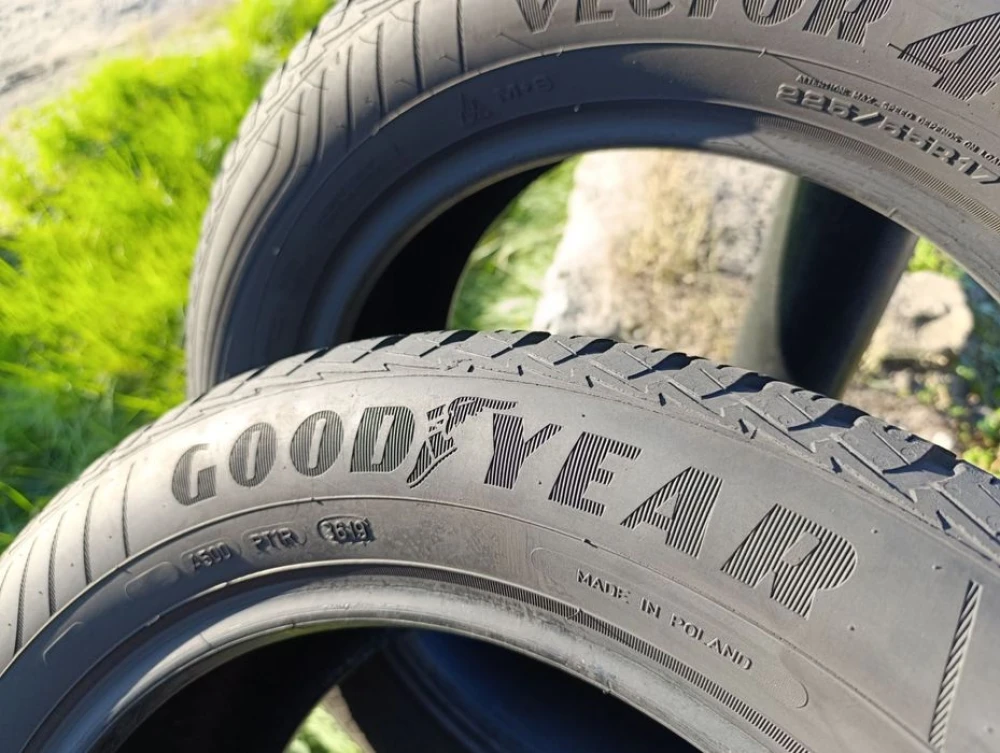 Всесезонні шини Goodyear 225/55 R17 резина Р17