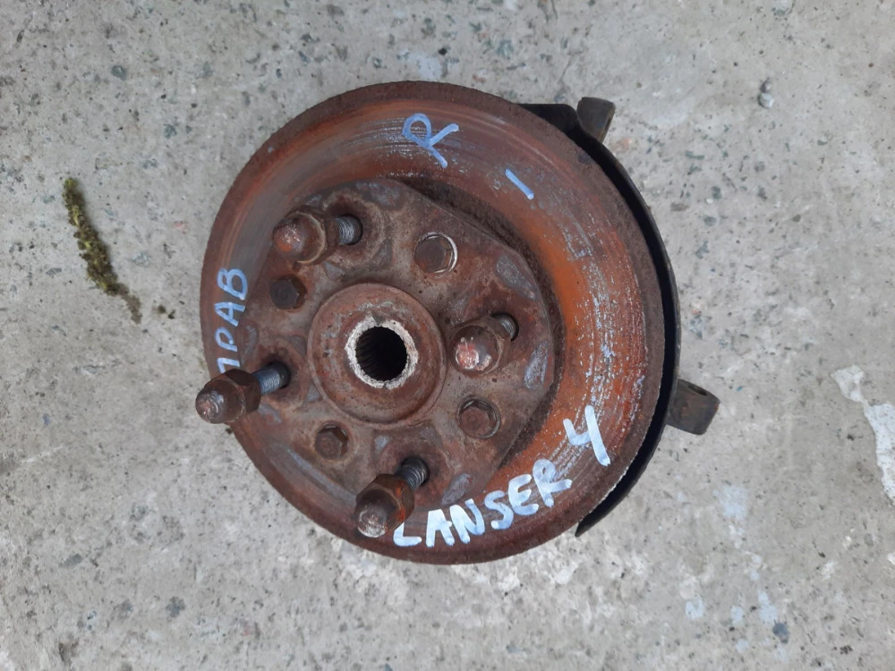MB518707 Поворотный кулак правый Mitsubishi Lancer IV Разборка