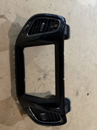 Рамка магнітоли 8.4 jeep compass 2017 2018 2019 2020
